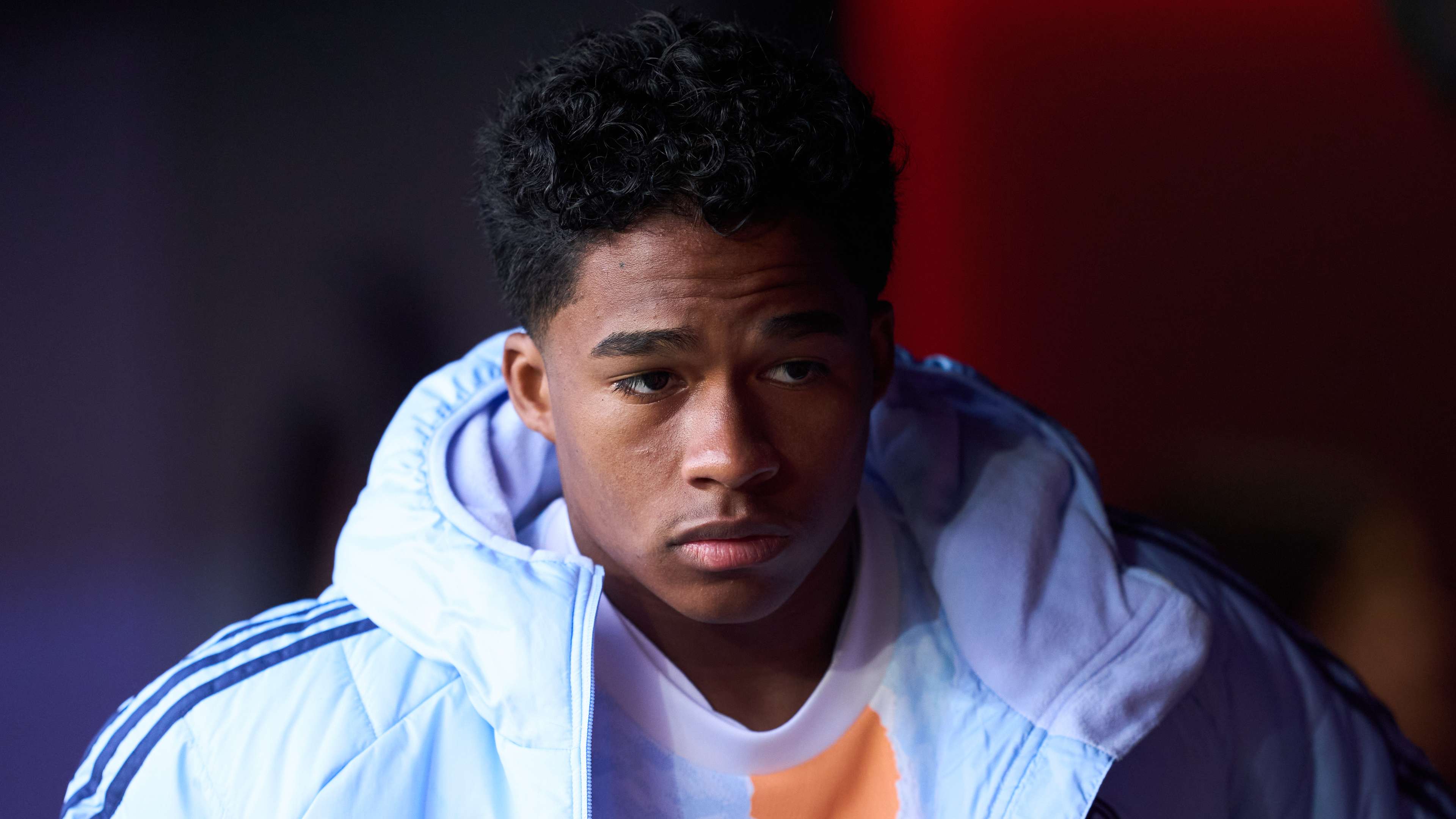 学雷锋精神，足球情暖童心，共筑爱心梦想